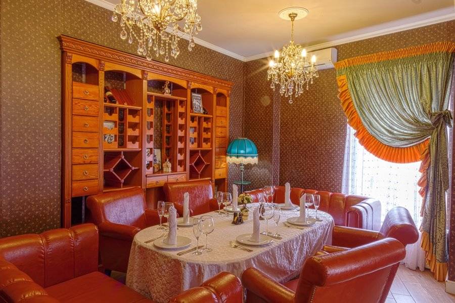 12 Стульев меню